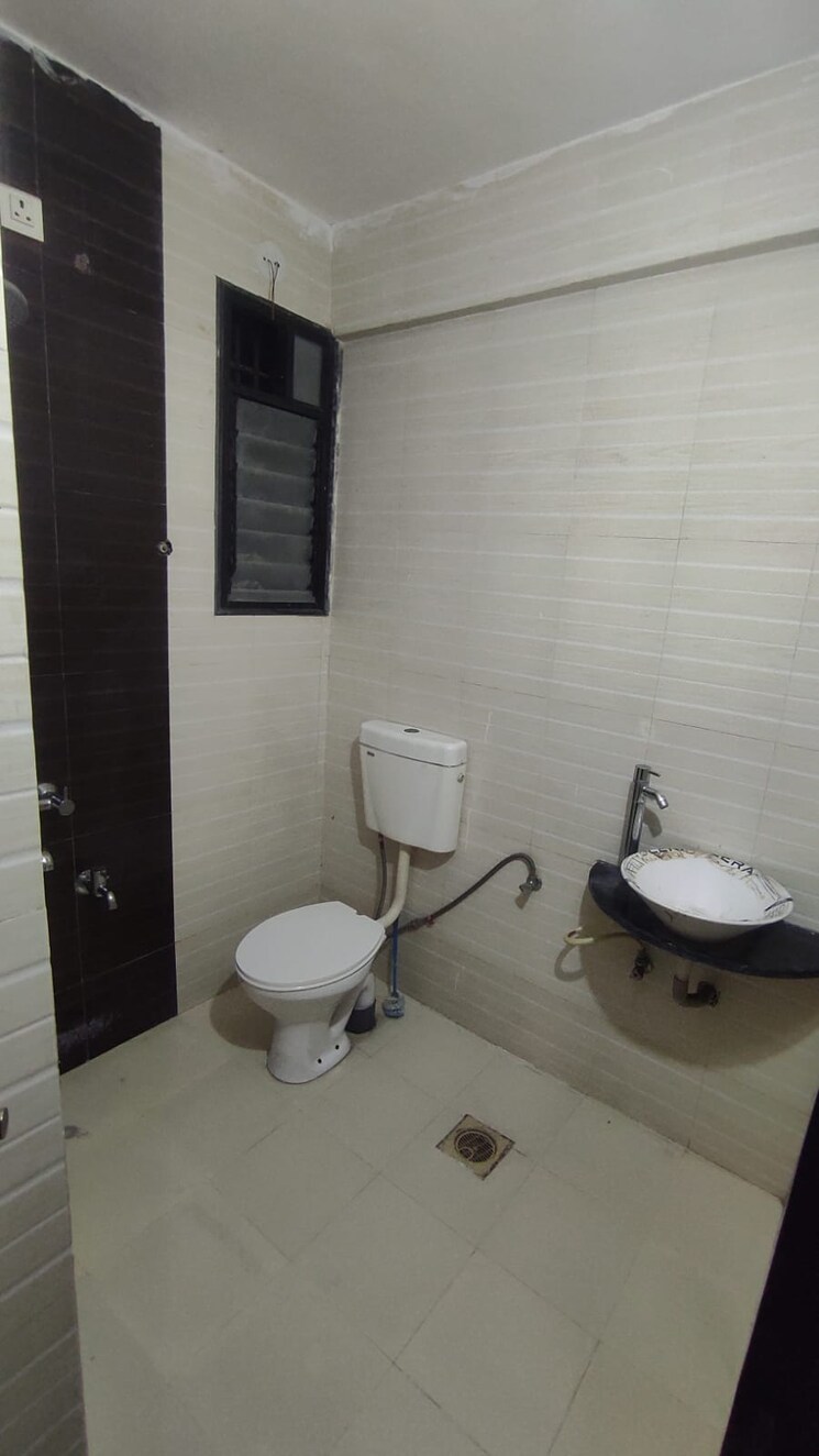 Bathroom, vastushree-adrina 3 Bedroom 1750 Sq.Ft. Apartment In Mundhwa Pune 9070145