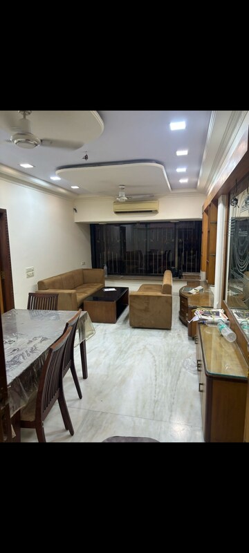 Bedroom in 2 BHK Apartment at West View Vile Parle West, Vile Parle West – for Rent
