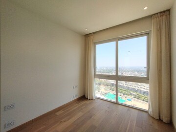 Room in 4 BHK Apartment at Bhartiya Leela Residences, Thanisandra Main Road – for Rent