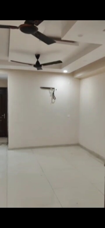 Room in 3 BHK Apartment at Omaxe Royal Residency Faridabad, Sector 79 – for Rent