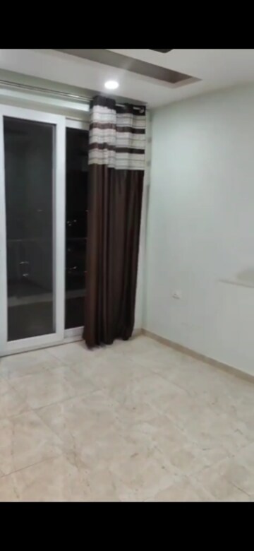 Room in 3 BHK Apartment at Omaxe Royal Residency Faridabad, Sector 79 – for Rent