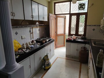 Kitchen in 5 BHK Villa at Sector 41 – for Rent