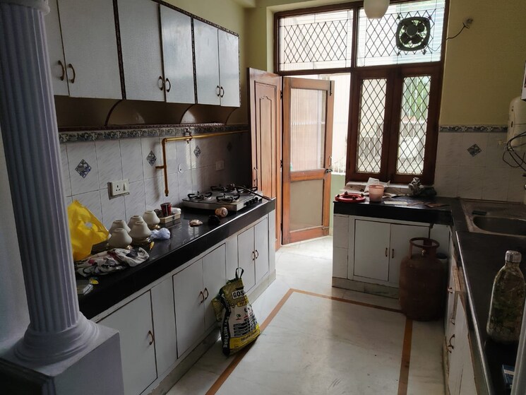 Kitchen, sector 41 5 Bedroom 200 Sq.Mt. Villa In Sector 41 Noida 9070254