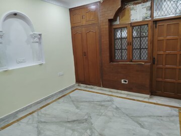 Room in 5 BHK Villa at Sector 41 – for Rent