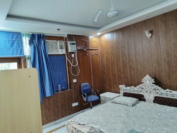 Living Room in 5 BHK Villa at Sector 41 – for Rent