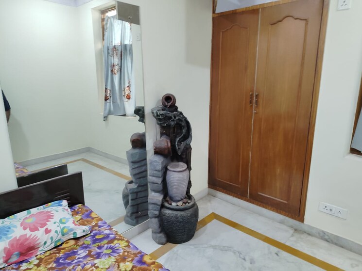 Bedroom, sector 41 5 Bedroom 200 Sq.Mt. Villa In Sector 41 Noida 9070254