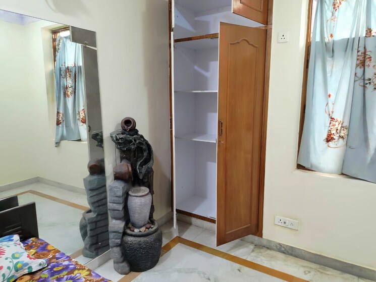 Living Room, sector 41 5 Bedroom 200 Sq.Mt. Villa In Sector 41 Noida 9070254