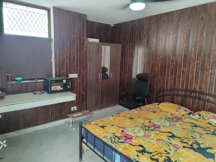 Bedroom, sector 41 5 Bedroom 200 Sq.Mt. Villa In Sector 41 Noida 9070254