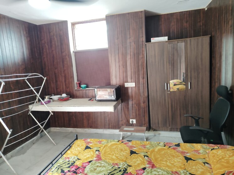 Bedroom, sector 41 5 Bedroom 200 Sq.Mt. Villa In Sector 41 Noida 9070254