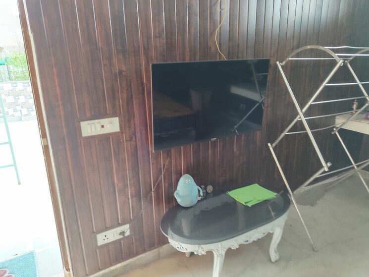 undefined, sector 41 5 Bedroom 200 Sq.Mt. Villa In Sector 41 Noida 9070254