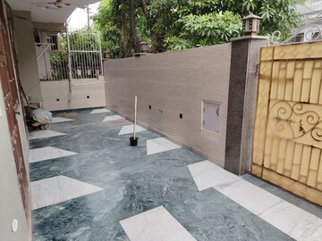 Balcony in 5 BHK Villa at Sector 41 – for Rent