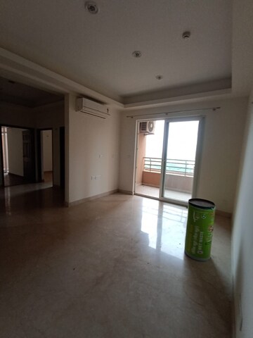 Room in 2 BHK Apartment at Supertech Cape Town, Sector 74 – for Rent
