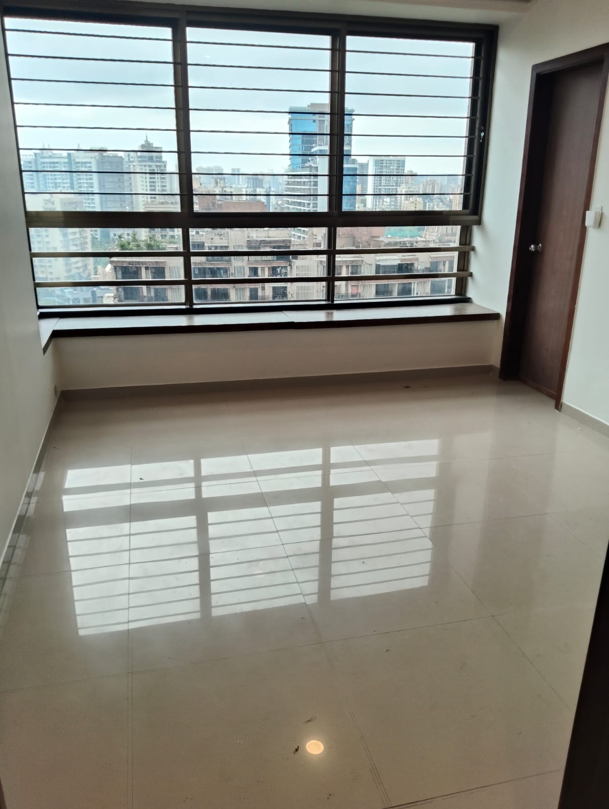 2.5 BHK Apartment For Rent in Oberoi Springs
