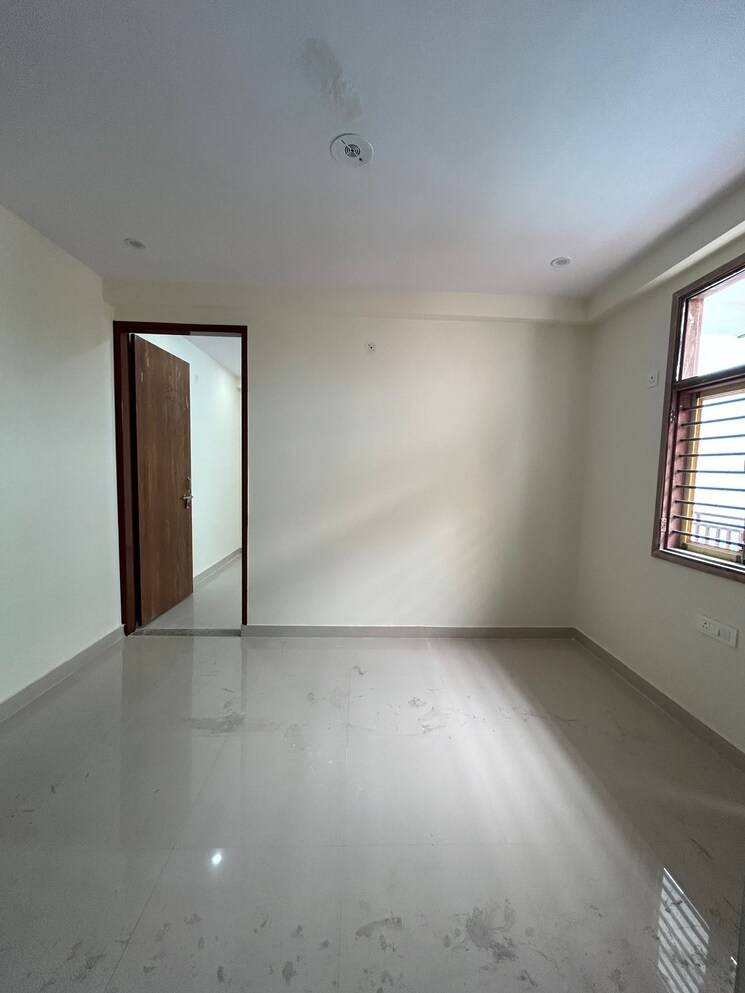 Room, dwarka 1 Bedroom 55 Sq.Mt. Apartment In Dwarka Delhi 9070380