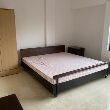 Room in 3 BHK Apartment at Allamanda Apartment, Nagar Road – for Rent