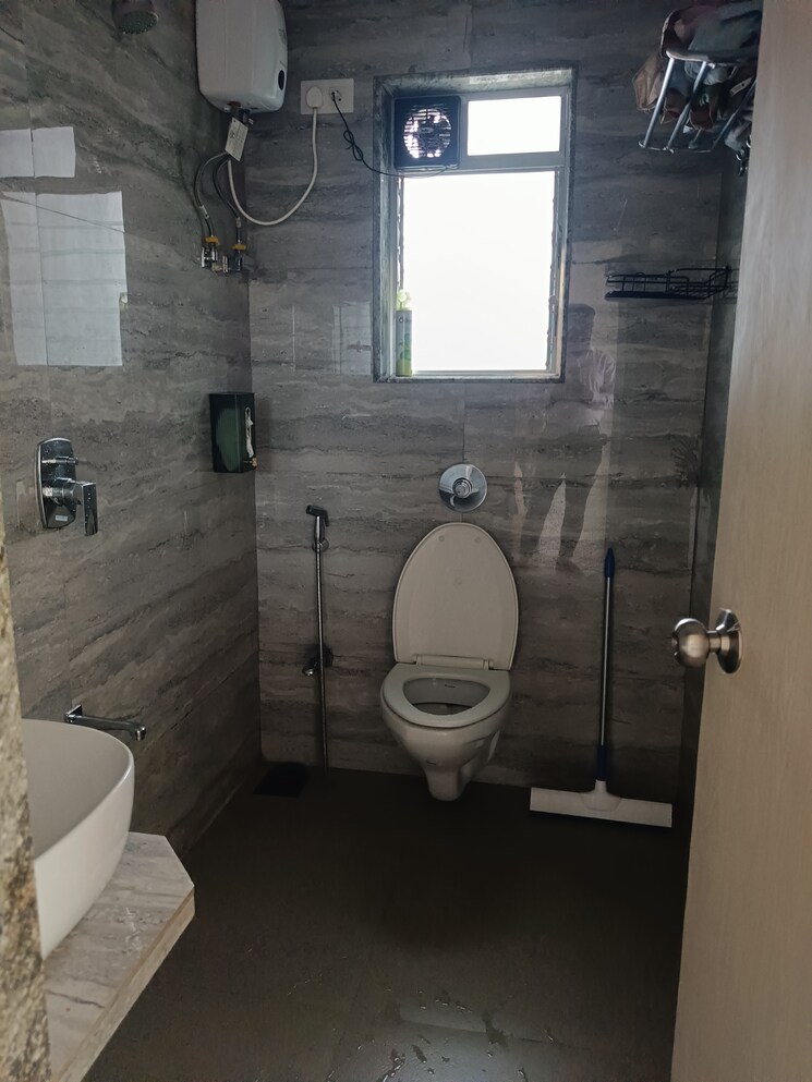 Attached Bathroom, prabhadevi 2 Bedroom 800 Sq.Ft. Apartment In Prabhadevi Mumbai 9070397