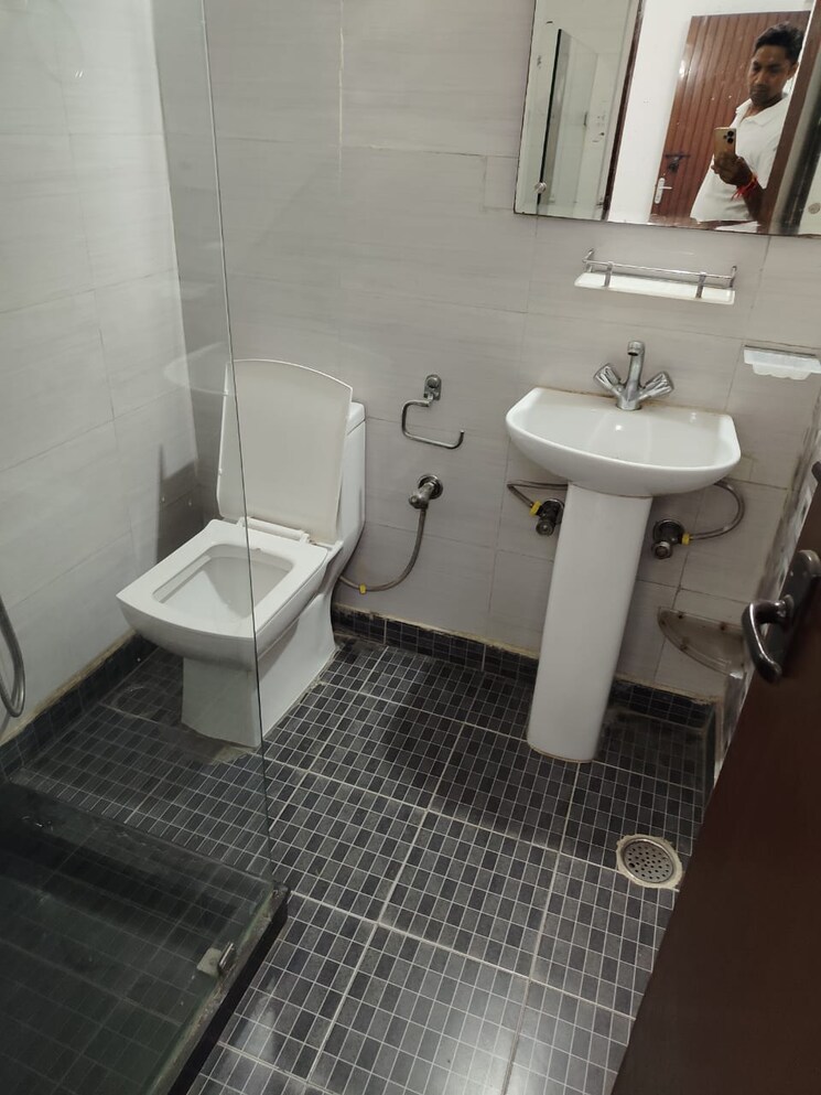 Team Area, saket 3 Bedroom 1800 Sq.Ft. Builder Floor In Saket Delhi 9070402