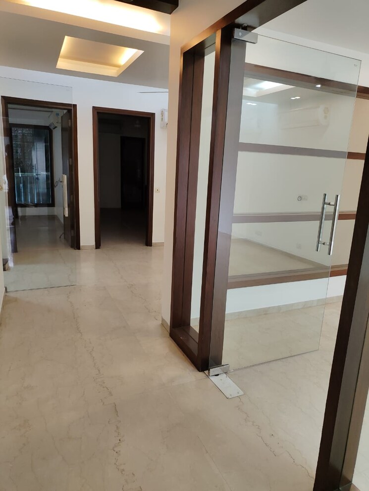 Room, uday park 3 Bedroom 1800 Sq.Ft. Builder Floor In Uday Park Delhi 9070407