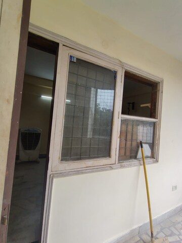 Room in 3 BHK Builder Floor at Malviya Nagar – for Rent