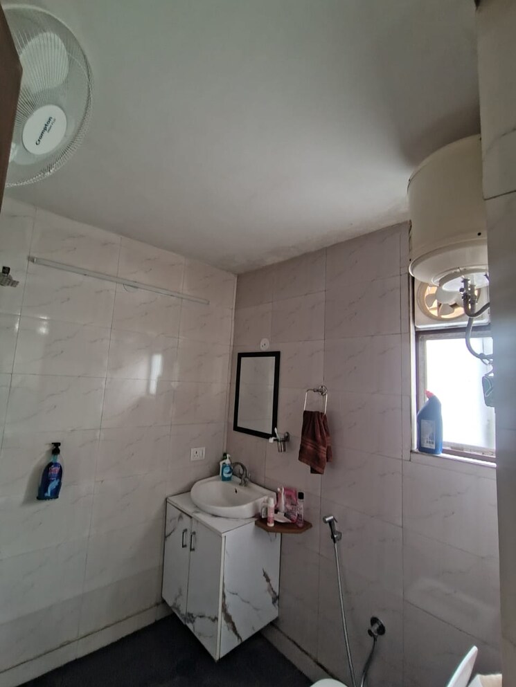 Bathroom, malviya nagar 1 RK 600 Sq.Ft. Builder Floor In Malviya Nagar Delhi 9070413