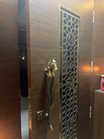 Parking in 3 BHK Apartment at Aristo Pearl Residency, Prabhadevi – for Rent