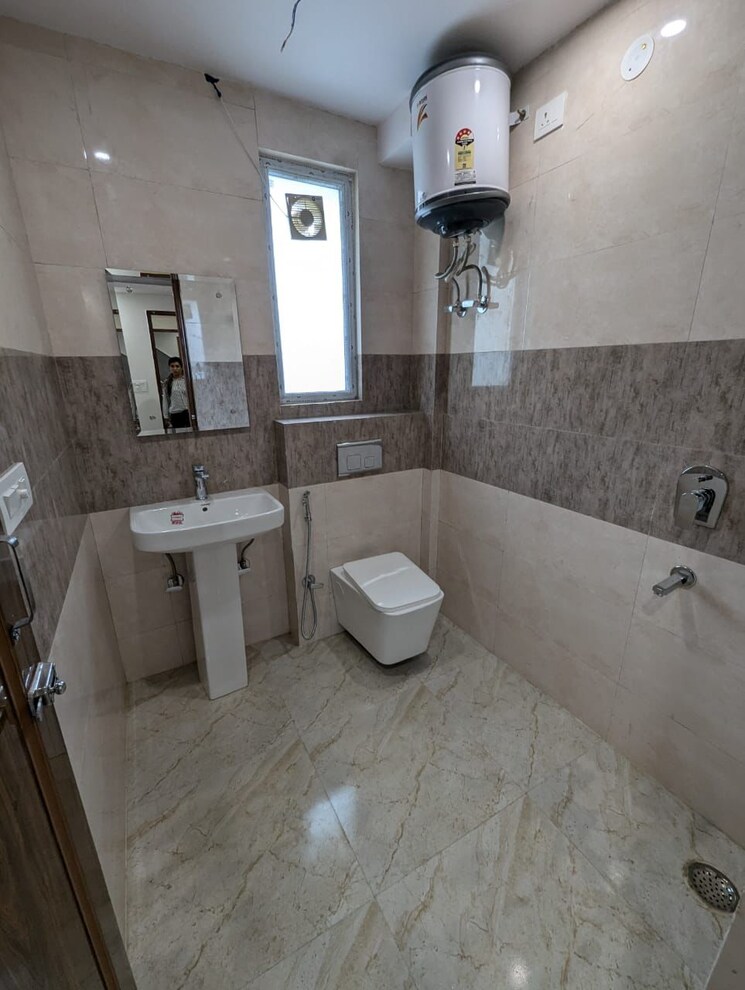 Bathroom, nathupur 1 Bedroom 450 Sq.Ft. Builder Floor In Nathupur Gurgaon 9070426
