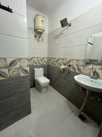 Team Area in 1 BHK Builder Floor at Saket – for Rent