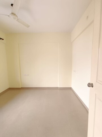 Room in 3 BHK Apartment at Mahindra Royale, Pimpri – for Rent
