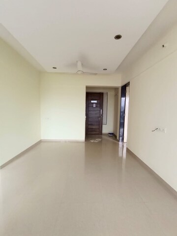 Room in 3 BHK Apartment at Mahindra Royale, Pimpri – for Rent
