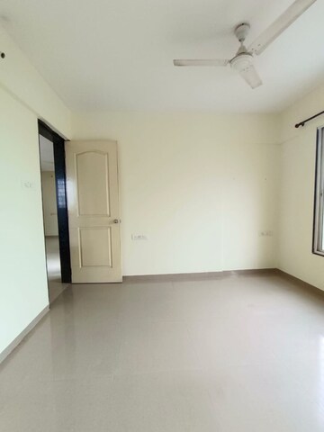 Room in 3 BHK Apartment at Mahindra Royale, Pimpri – for Rent