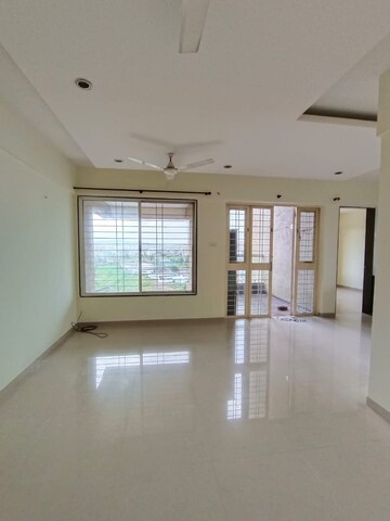 Room in 3 BHK Apartment at Mahindra Royale, Pimpri – for Rent