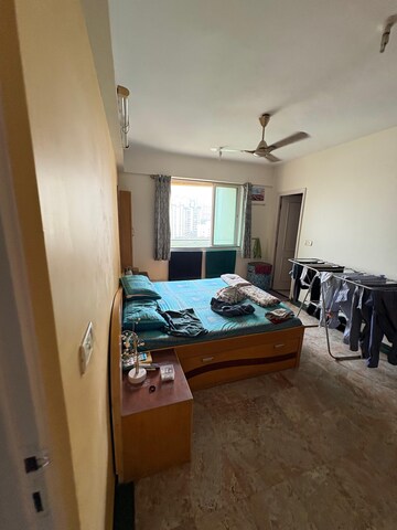 Bedroom in 2.5 BHK Apartment at Hiranandani Meadows, Manpada – for Rent
