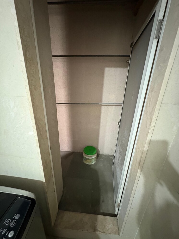 Bathroom, hiranandani-meadows 2.5 Bedroom 900 Sq.Ft. Apartment In Manpada Thane 9070518