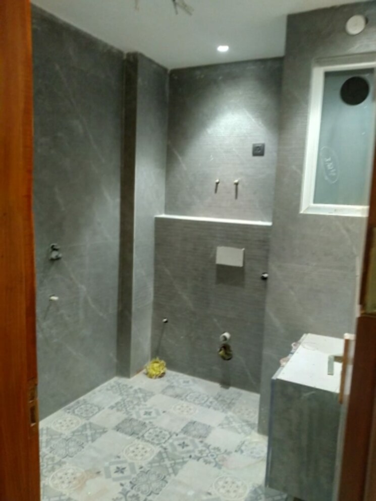 Attached Bathroom, sector 16 a 3.5 Bedroom 2250 Sq.Ft. Builder Floor In Sector 16 A Faridabad 9070567