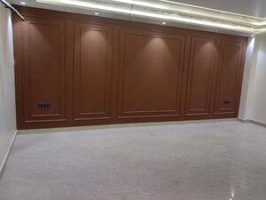 Room in 3.5 BHK Builder Floor at Sector 16 A – for Rent