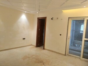 Room in 3.5 BHK Builder Floor at Sector 16 A – for Rent