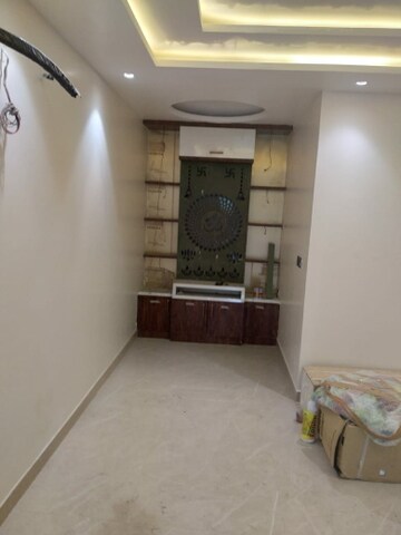 Room in 3.5 BHK Builder Floor at Sector 16 A – for Rent