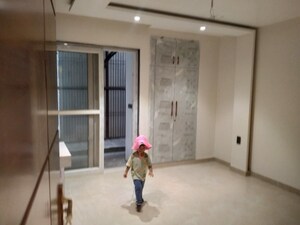 Room in 3.5 BHK Builder Floor at Sector 16 A – for Rent