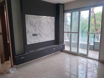 Room in 3.5 BHK Builder Floor at Sector 16 A – for Rent