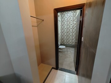 Room in 2 BHK Builder Floor at Ansal Sushant Lok I, Sector 43 – for Rent