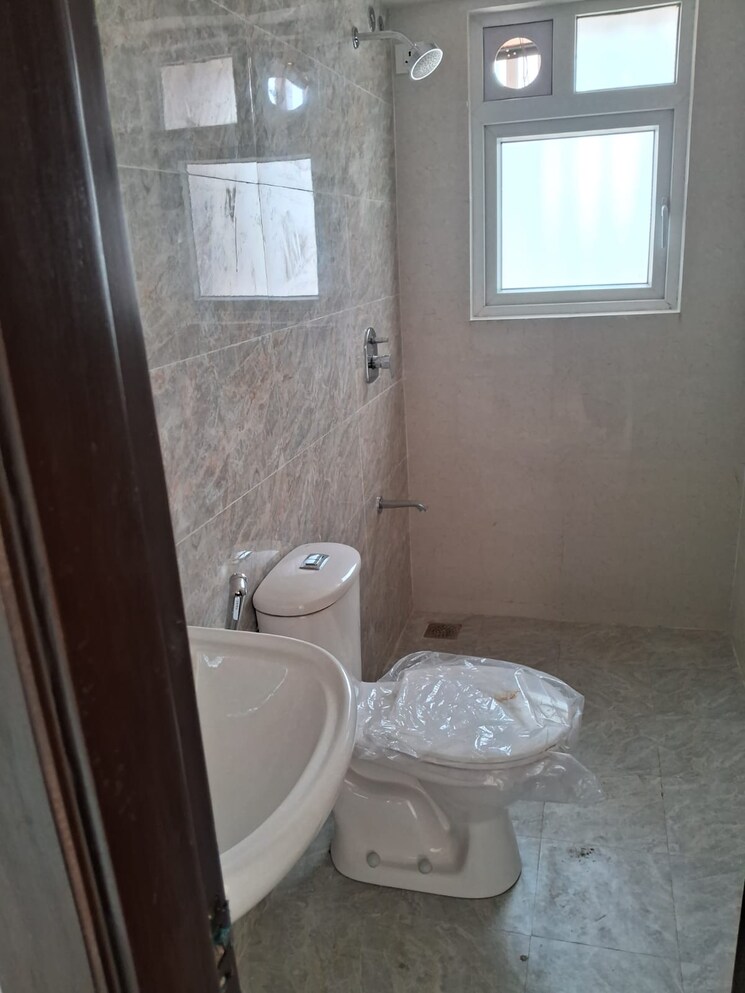 Bathroom, nl-complex 2 Bedroom 3000 Sq.Ft. Apartment In Dahisar East Mumbai 9070582