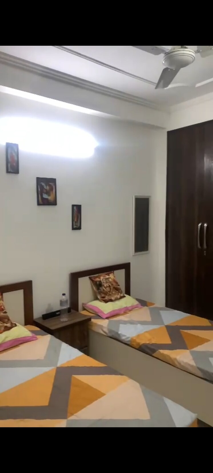 Room, saket 2 Bedroom 950 Sq.Ft. Apartment In Saket Delhi 9070675
