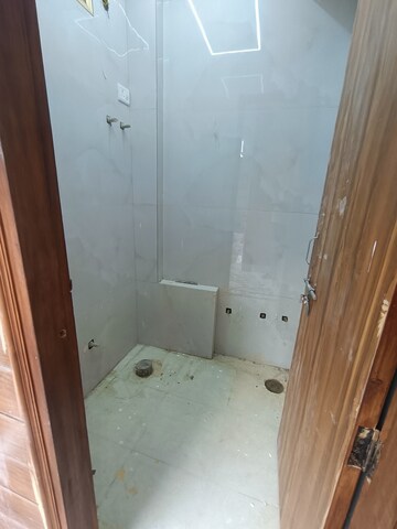 Bathroom in 1 BHK Builder Floor at Malviya Nagar – for Rent