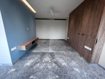 Room in 4 BHK Apartment at Indiabulls Blu, Worli – for Rent
