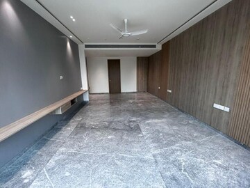 Room in 4 BHK Apartment at Indiabulls Blu, Worli – for Rent