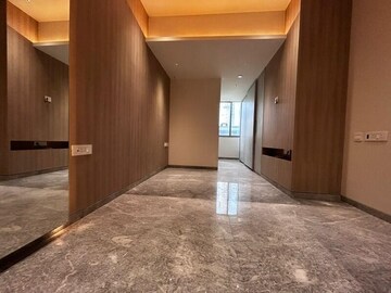 Room in 4 BHK Apartment at Indiabulls Blu, Worli – for Rent