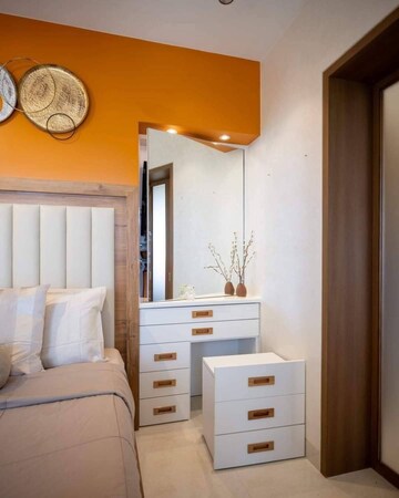 Bedroom in 4 BHK Apartment at Andheri West – for Rent