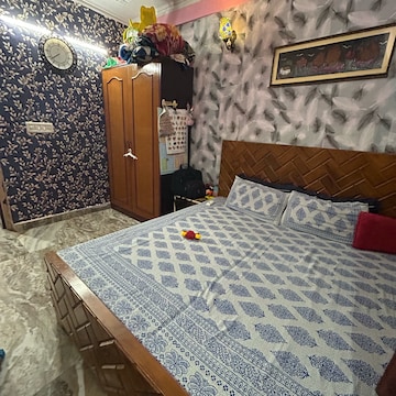 Bedroom in 1.5 BHK Builder Floor at Batla House – for Sale