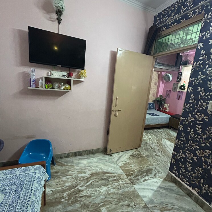 Living Room, batla house 1.5 Bedroom 550 Sq.Ft. Builder Floor In Batla House Delhi 9070762