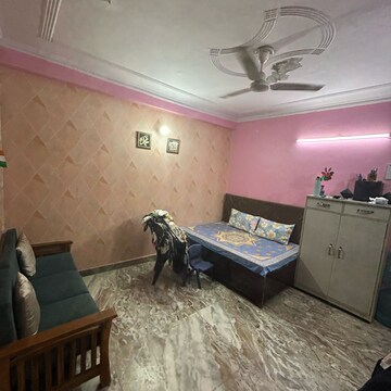 Kitchen in 1.5 BHK Builder Floor at Batla House – for Sale